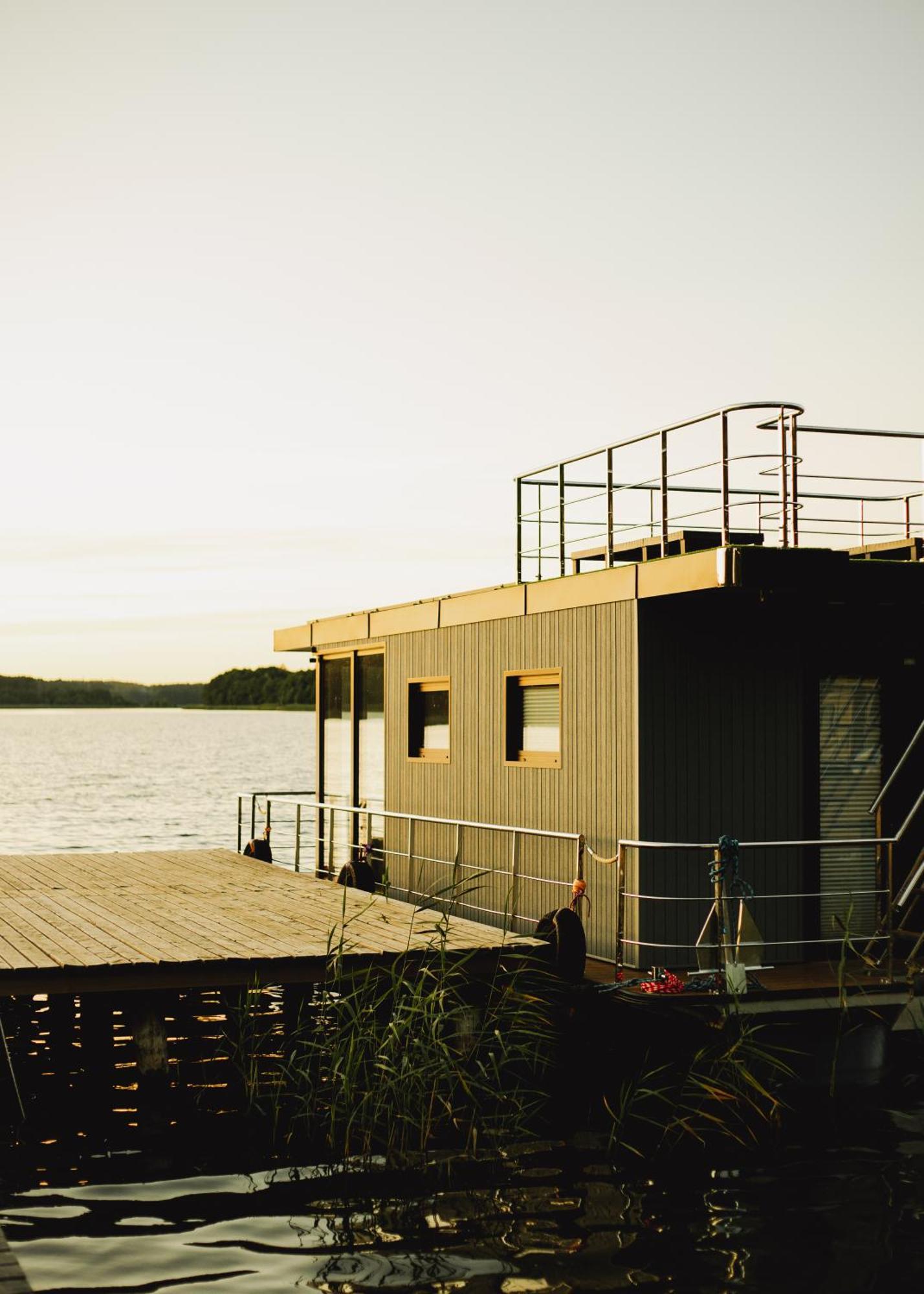 Riw Male Swory - Domek Plywajacy Houseboat I Domki Drewniane Hotel Male Swornegacie Exterior photo